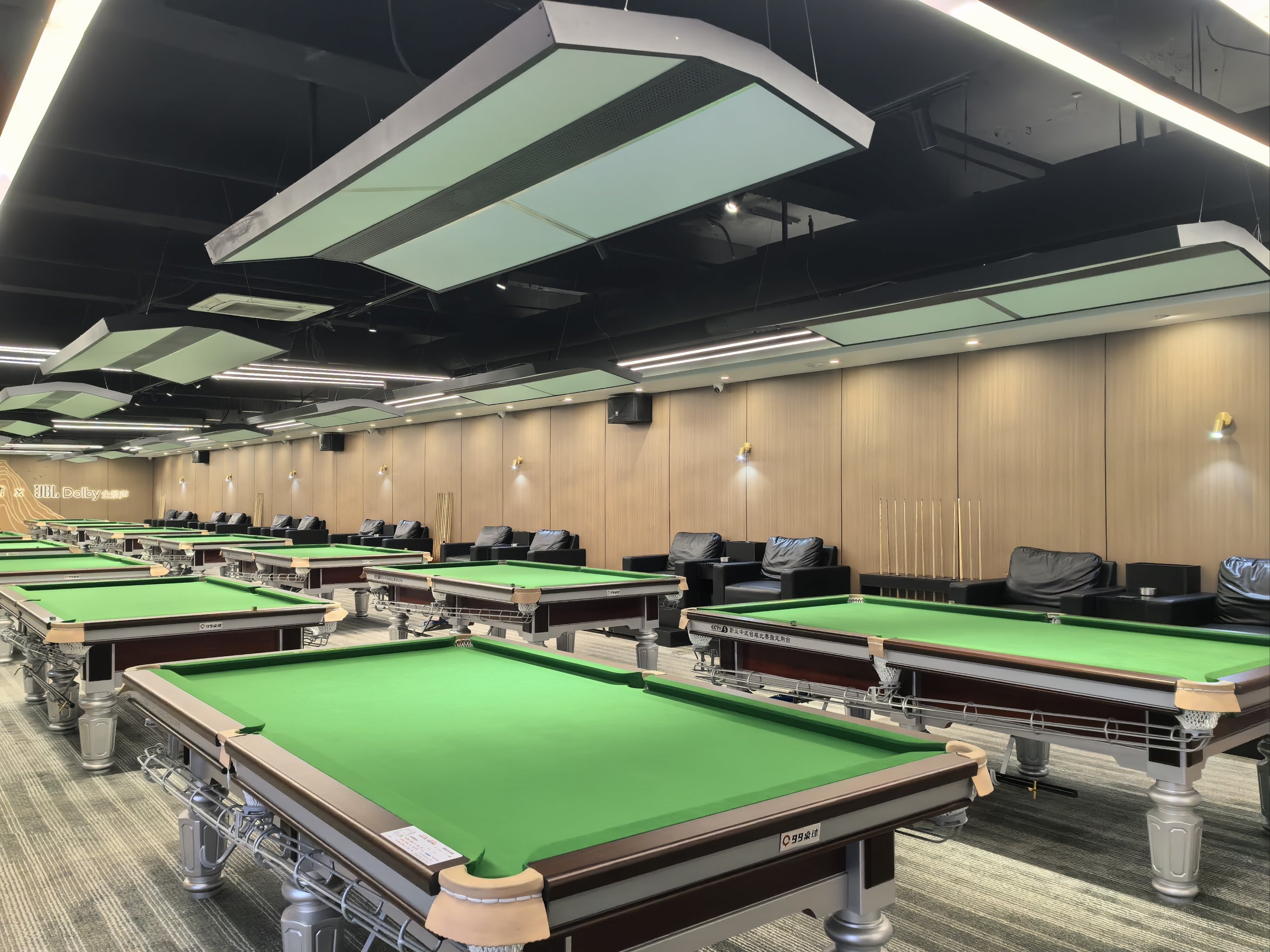 全景拍摄：360度观看台球比赛高清大屏的简单介绍