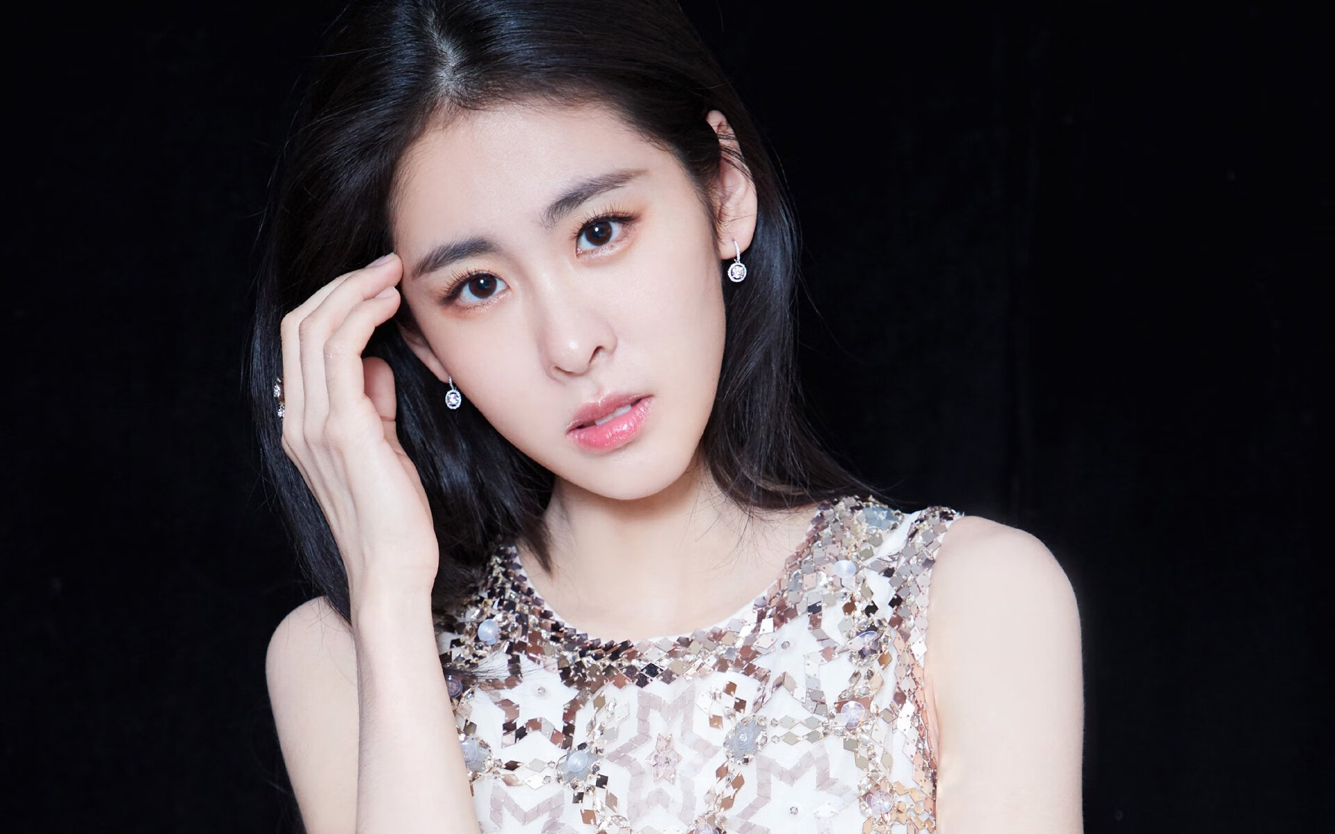 鹈鹕训练现场展示高强度快攻转化练习,鹈鹕战术